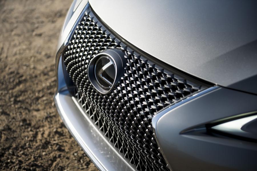 Детали экстерьера Lexus LC500 Convertible 2020 года  (NA) (фото 38 из 42)